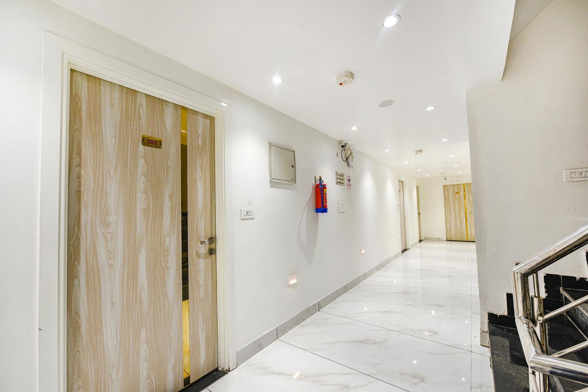 Fabhotel Luxury Inn Near Adarsh Nagar Metro Delhi (National Capital Territory of India) Exterior foto