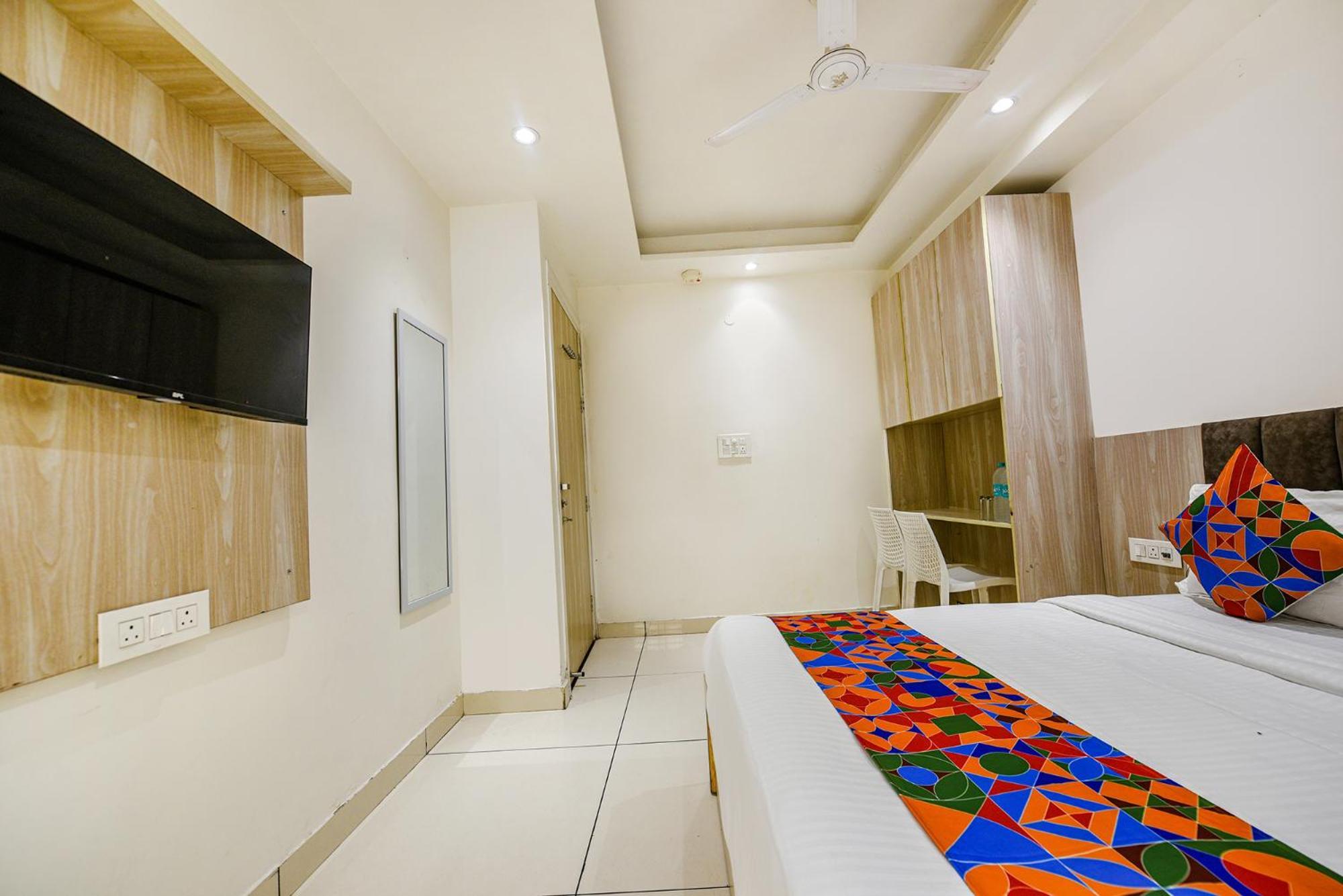 Fabhotel Luxury Inn Near Adarsh Nagar Metro Delhi (National Capital Territory of India) Exterior foto