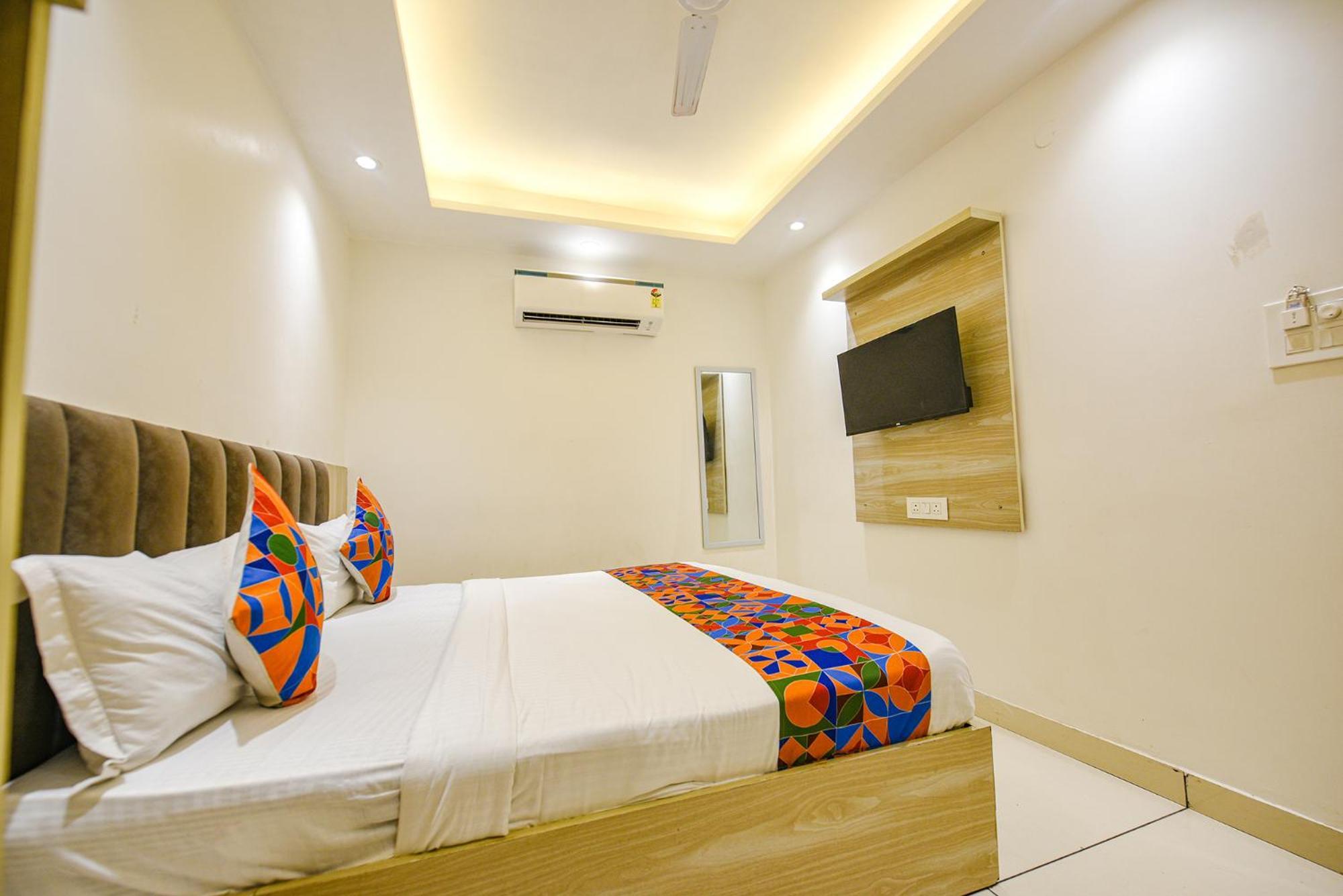 Fabhotel Luxury Inn Near Adarsh Nagar Metro Delhi (National Capital Territory of India) Exterior foto